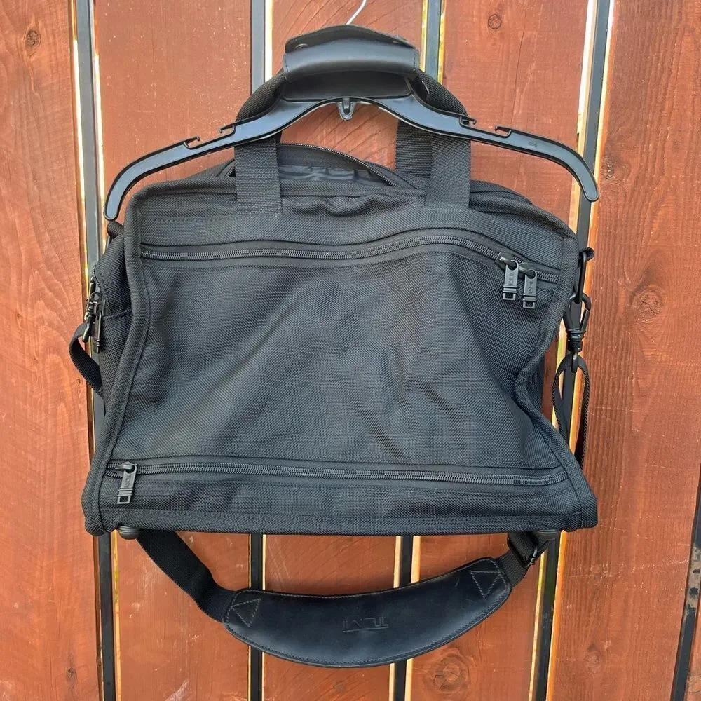 TUMI Alpha Duffle Bag/Classic Travel Carry on 223D3